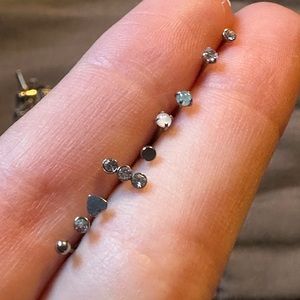 bundle of 32 nostril jewlery pieces